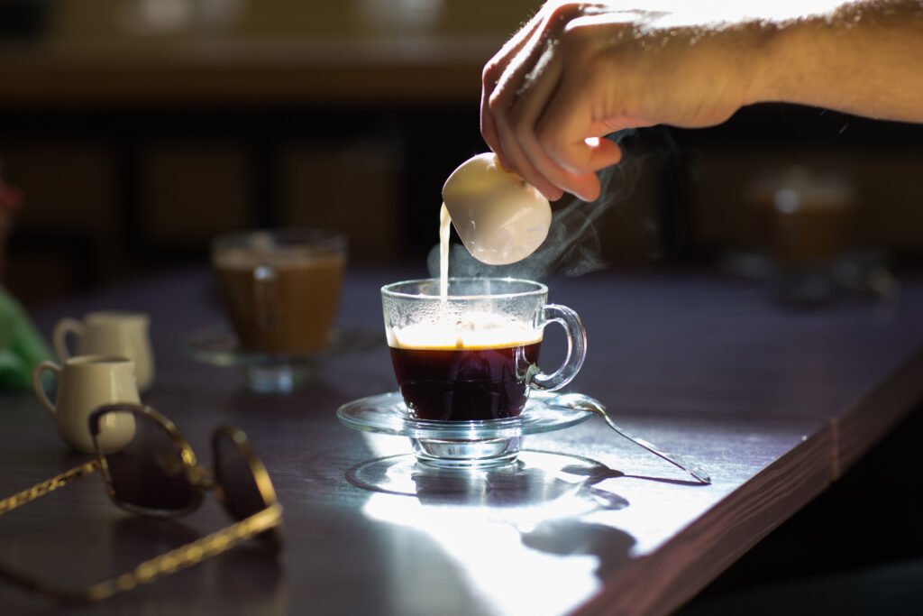 Affoqato , affoqato resepti, affoqato nədir, italyan qəhvə deserti, espresso ilə dondurma, affoqatonun tarixi, evdə affoqato, vanilli dondurma ilə qəhvə